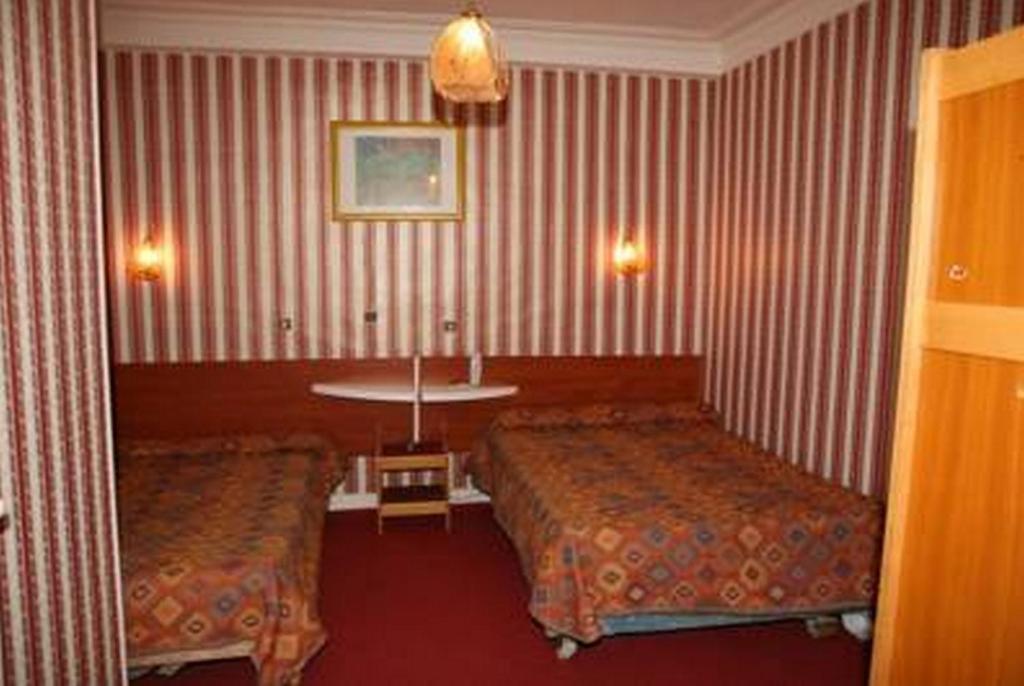 Sully Hotel Παρίσι Δωμάτιο φωτογραφία